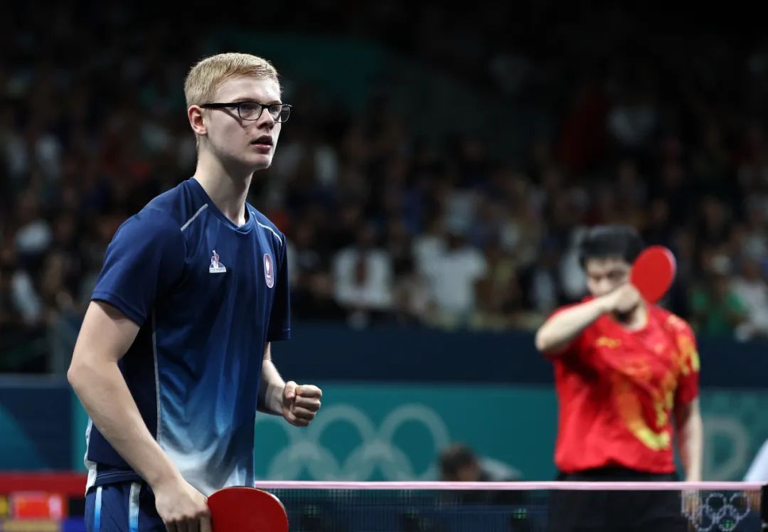 混团世界杯：国乒首败诞生！梁靖崑错失4赛点，不敌法国小勒布伦
