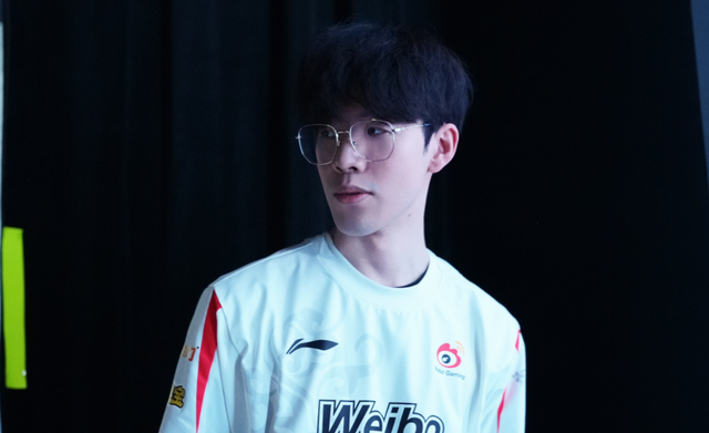 于是